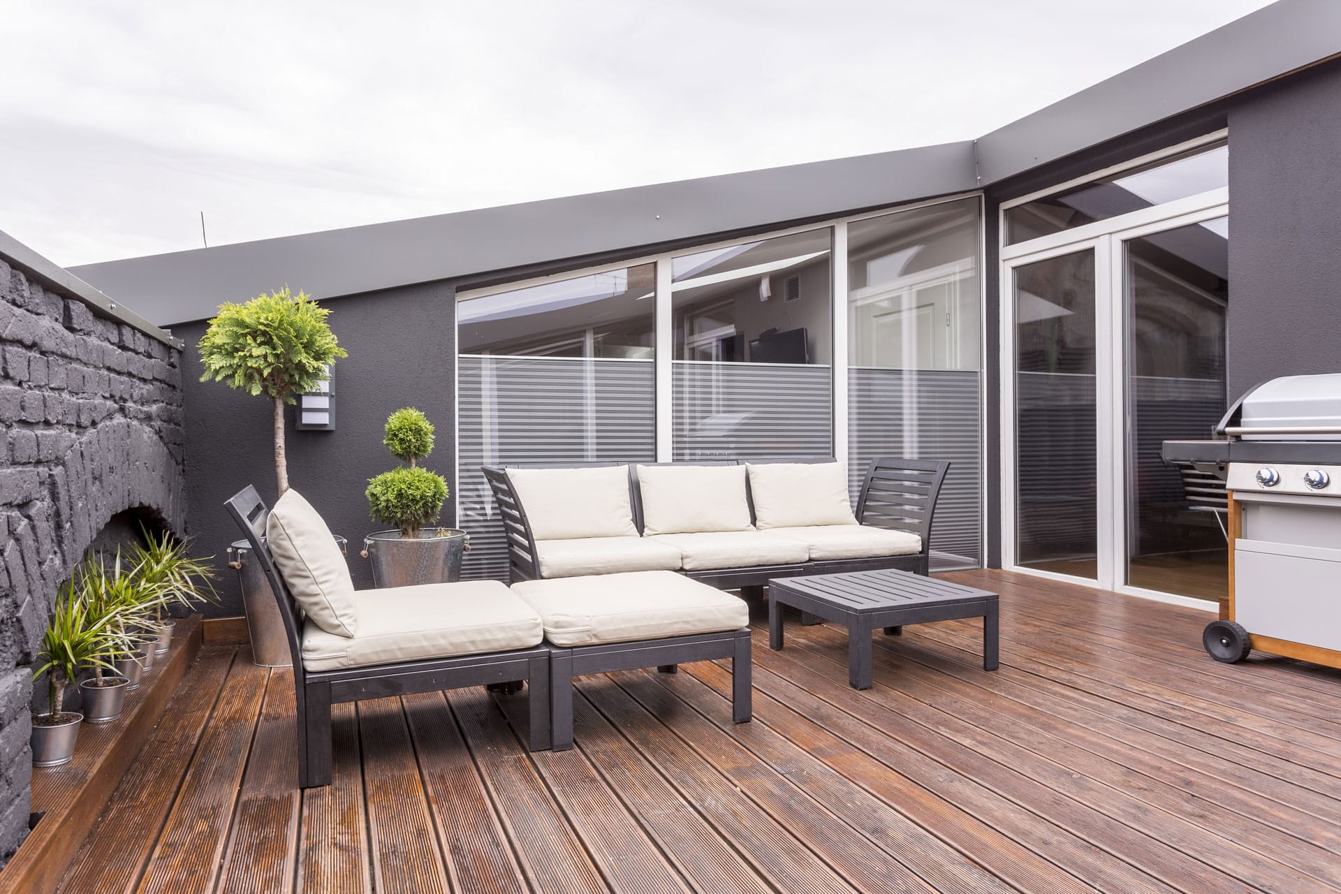 Poly Lumber vs. Wood: What’s the Best Outdoor Chair Material for Florida’s Climate?